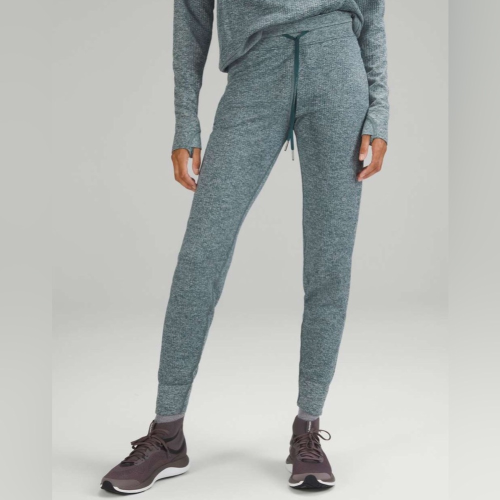 Lululemon engineered warmth relaxed joggers